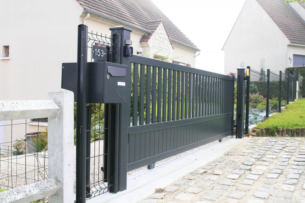 Colver créateur jardin paysagiste oise noyon compiègne portail coulissant automatisé ajouré clôture grillage soudé 2