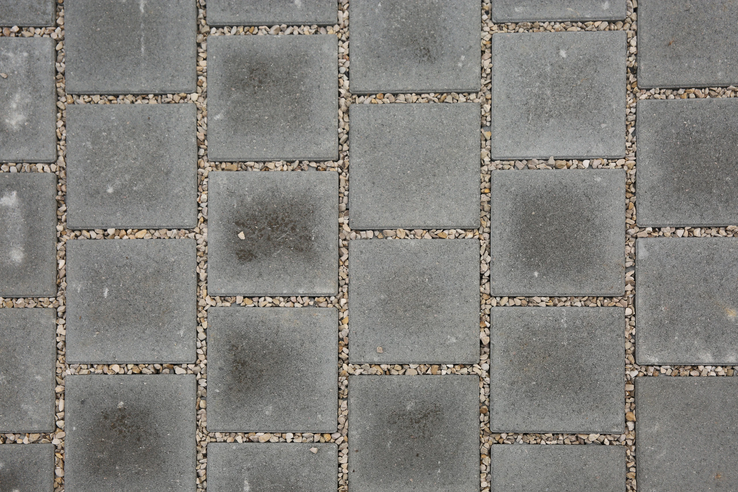 Détail pavés béton drainants joints graviers — Chauny, Aisne