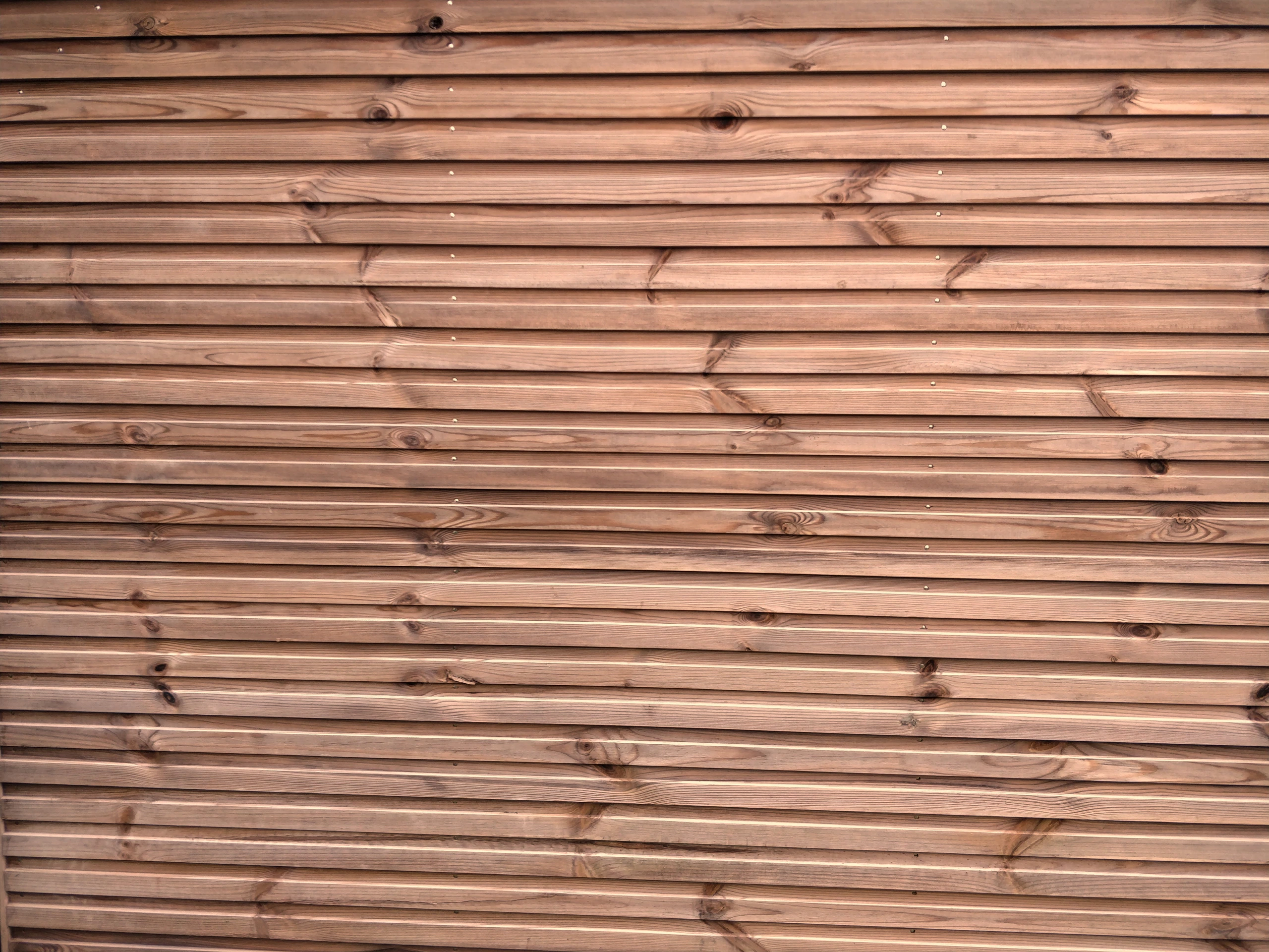 Détail bardage bois thermo-traité pour abri de jardin sur mesure, finition soignée à Saint-Quentin — Colver