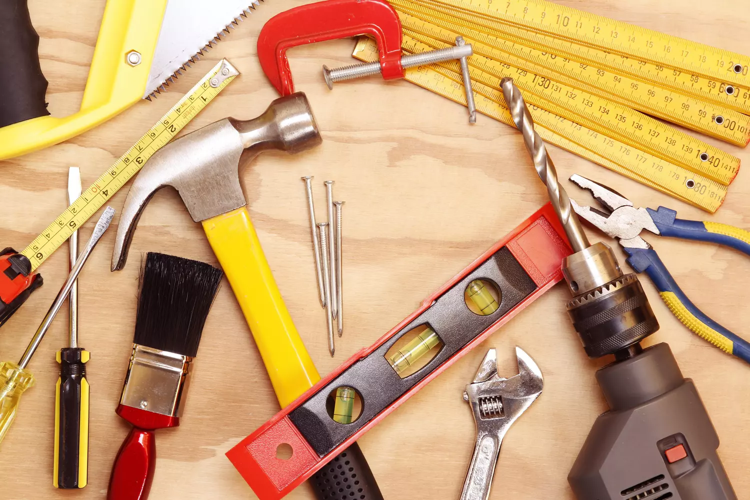 Outils de construction et de menuiserie pour la pose d'un abri de jardin — Colver, Oise